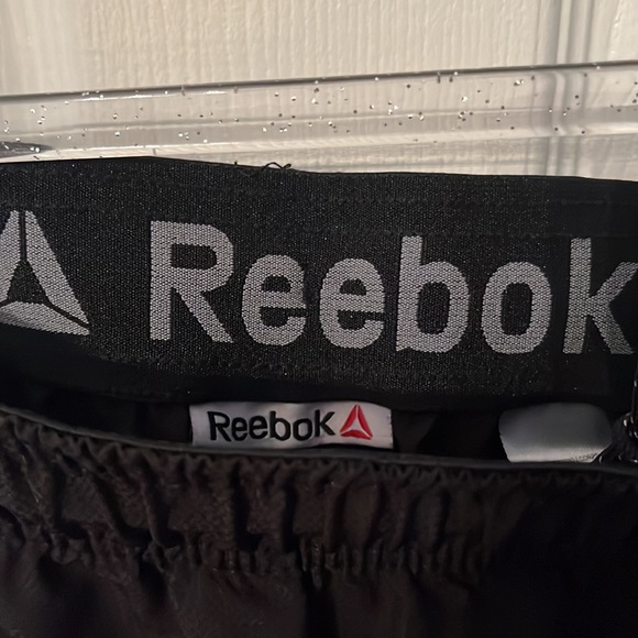Reebok men’s joggers with zipper key pocket and zipped bottoms - Picture 2 of 6